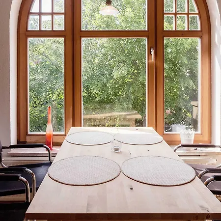 Alter Dorfkrug 4 *